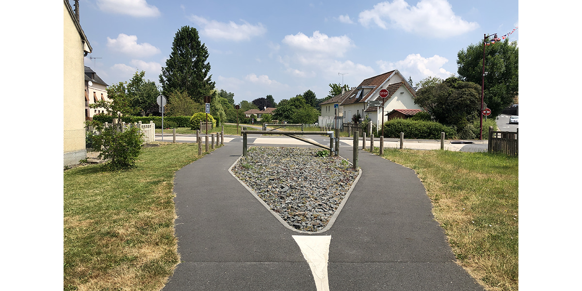 Aménagement d'une voie verte et piste cyclable sur un ancien chemin ferroviaire à Duclair Le Trait