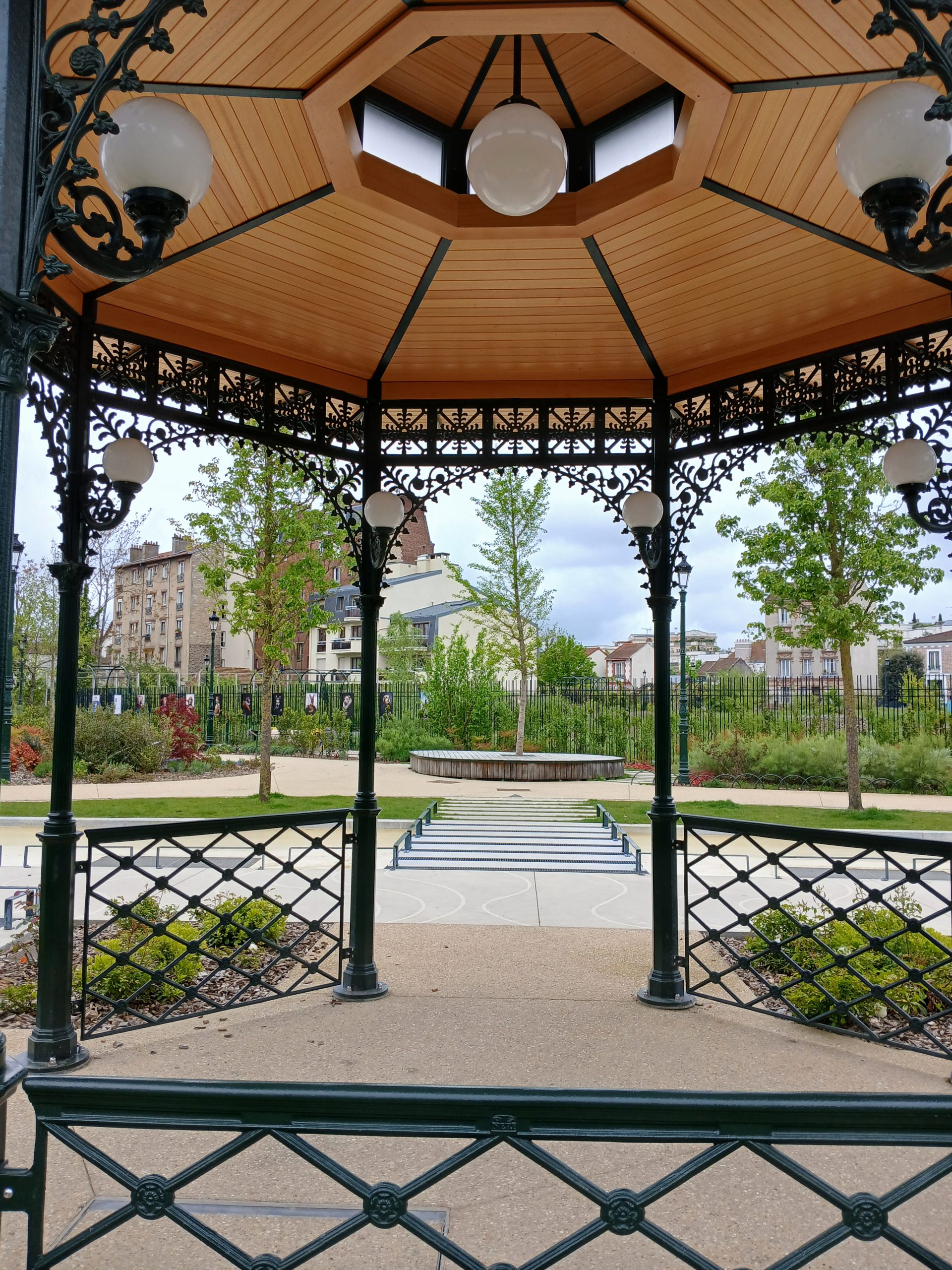jardin de la rose des vents Puteaux,square urbain,aire de jeux,aire sportive,jardin horticole