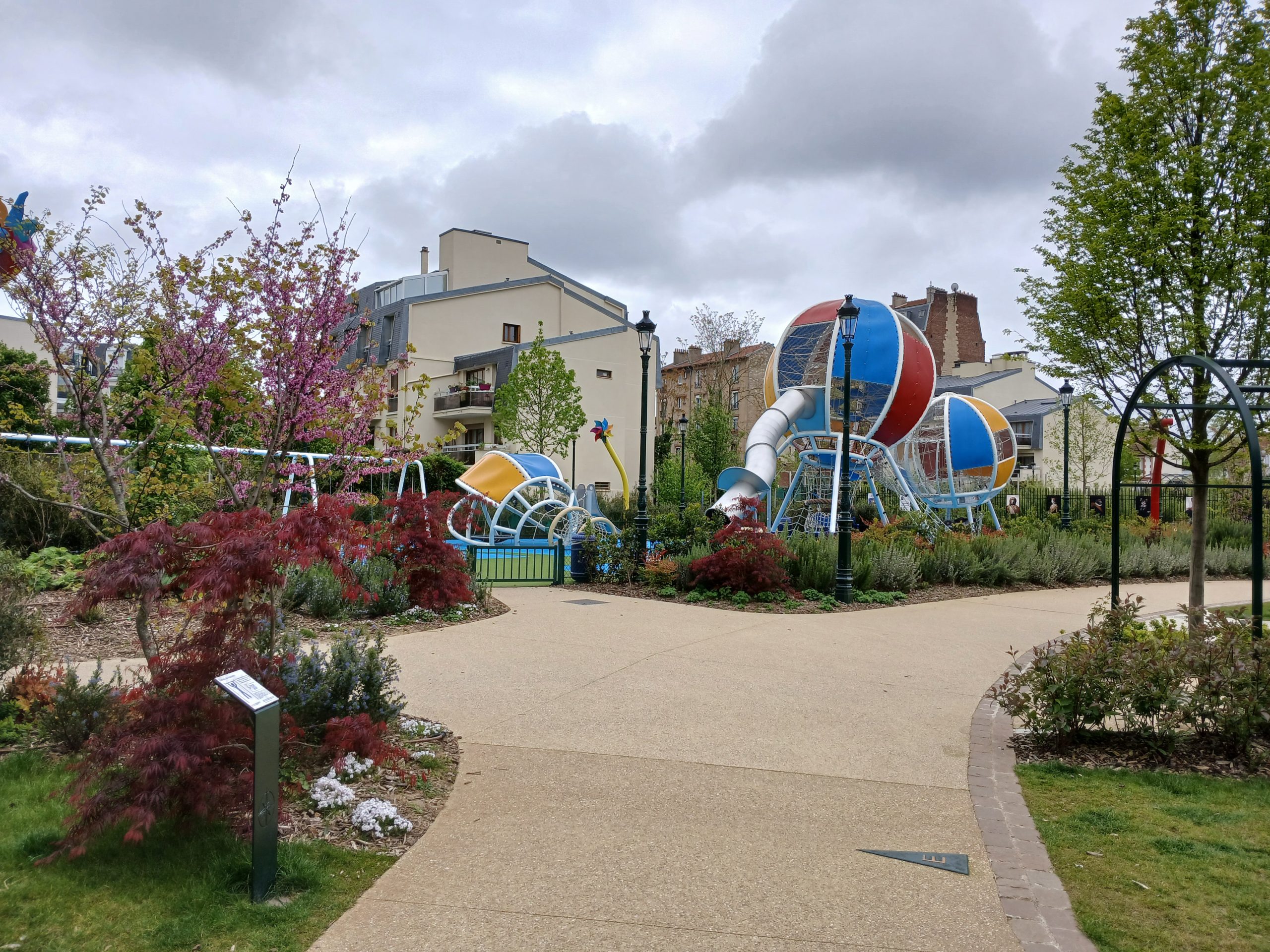 jardin de la rose des vents Puteaux,square urbain,aire de jeux,aire sportive,jardin horticole