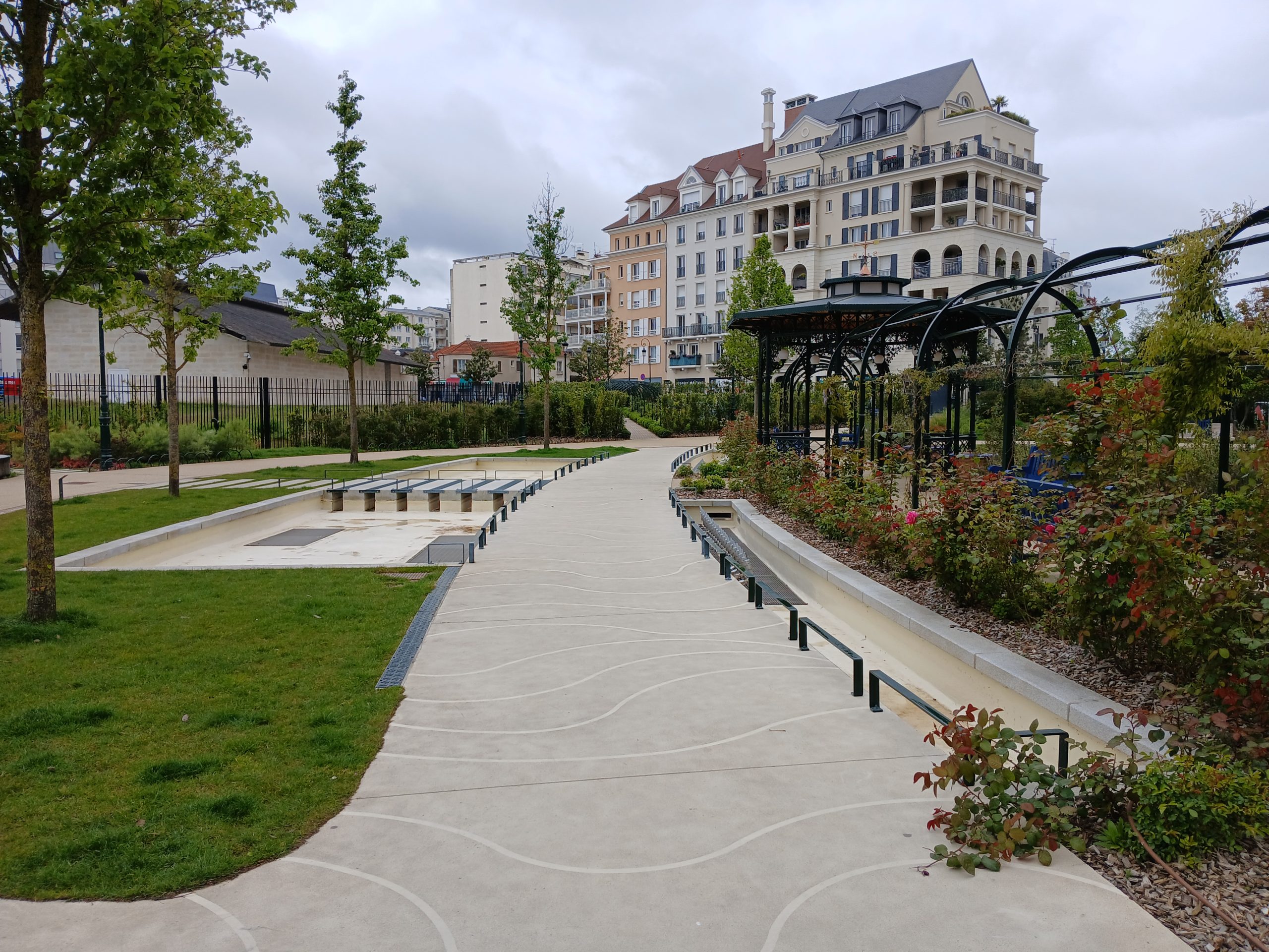 jardin de la rose des vents Puteaux,square urbain,aire de jeux,aire sportive,jardin horticole