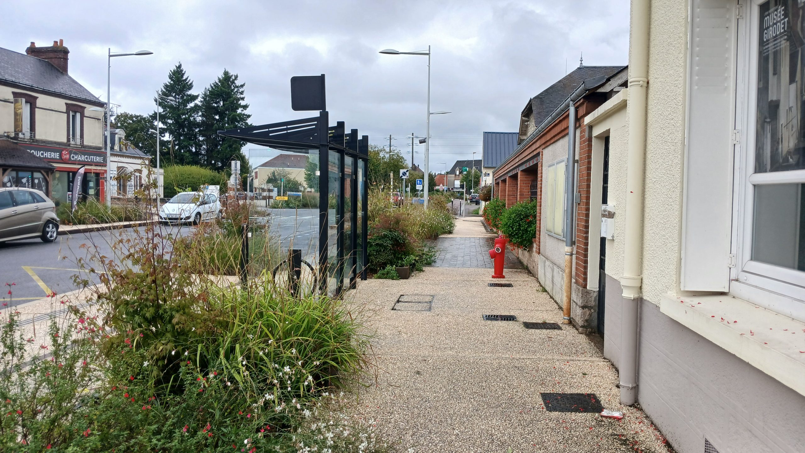 centre-ville de Villemandeur (45),requalification stationnements,route départementale,renaturation,aménagement paysager