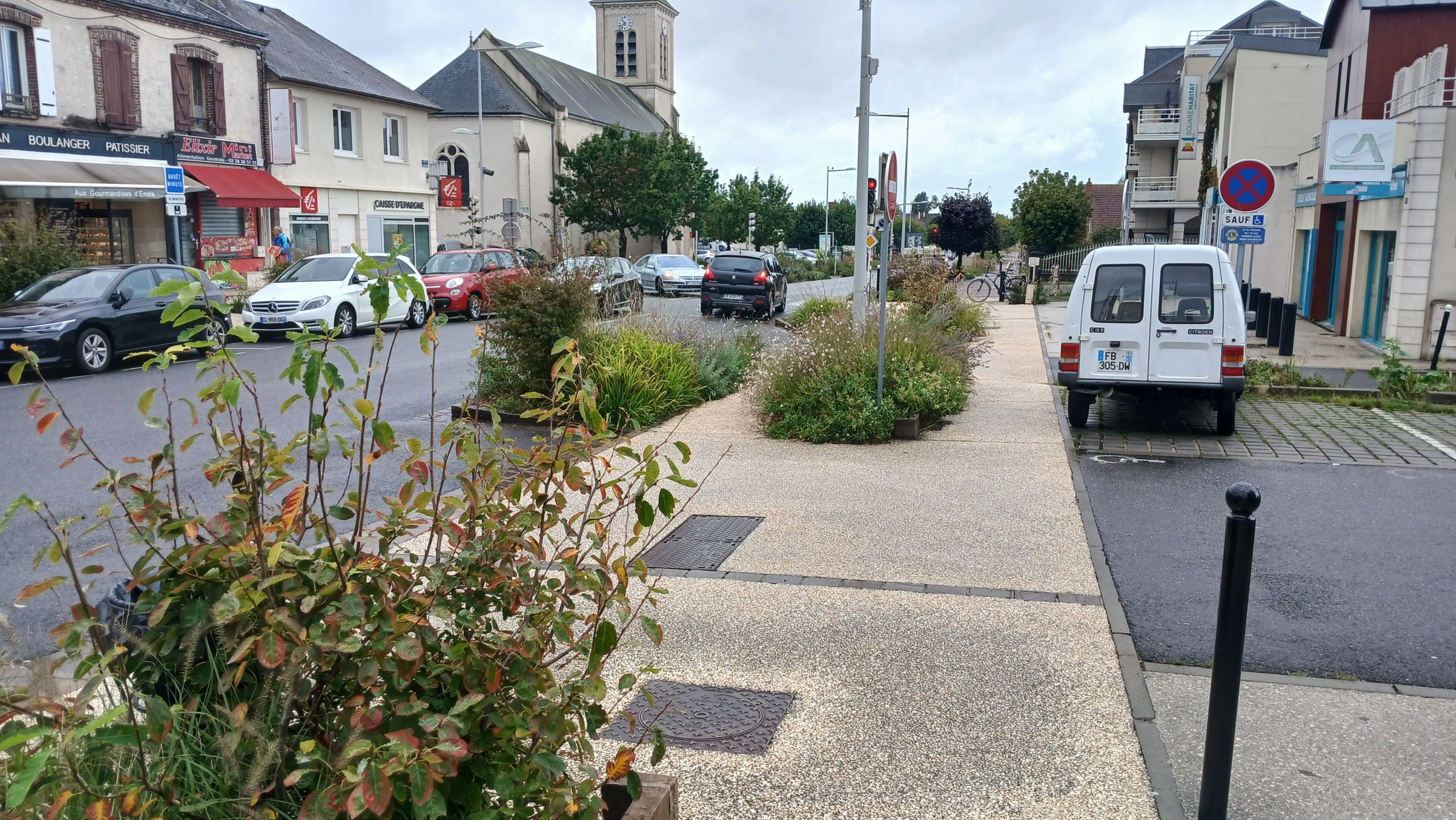 centre-ville de Villemandeur (45),requalification stationnements,route départementale,renaturation,aménagement paysager