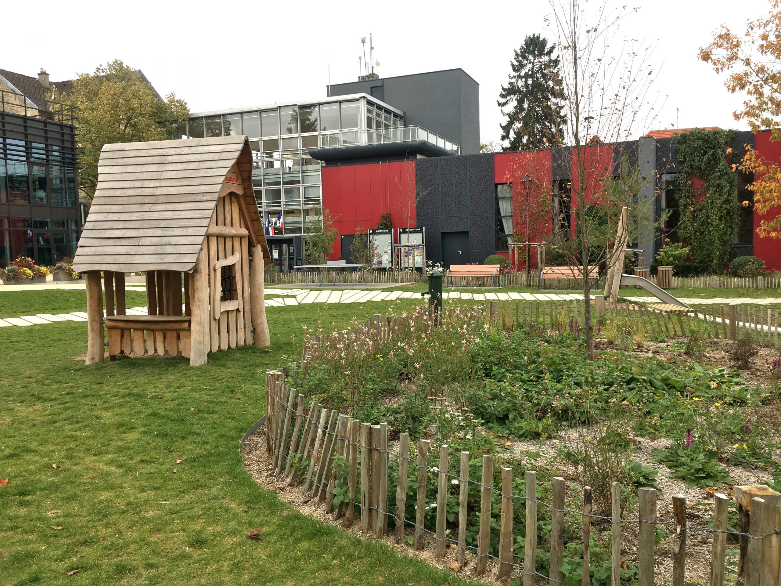 Square de la Montgolfière Vaucresson (92),square public,aire de jeux,théâtre de verdure,médiathèque Vaucresson