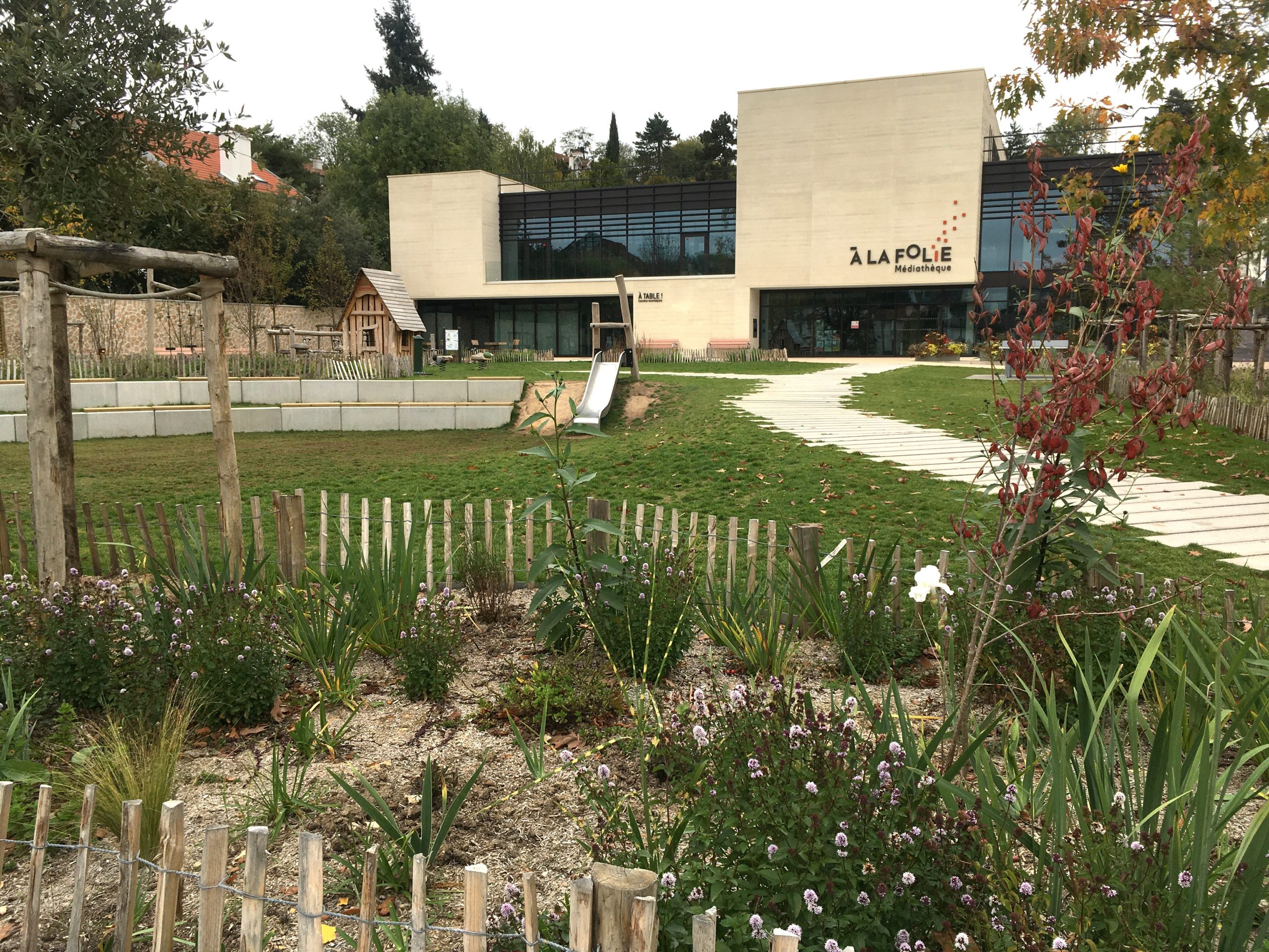 Square de la Montgolfière Vaucresson (92),square public,aire de jeux,théâtre de verdure,médiathèque Vaucresson