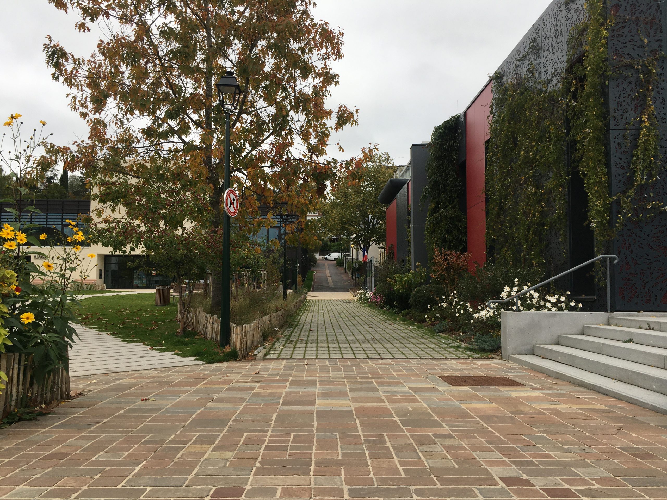 Square de la Montgolfière Vaucresson (92),square public,aire de jeux,théâtre de verdure,médiathèque Vaucresson