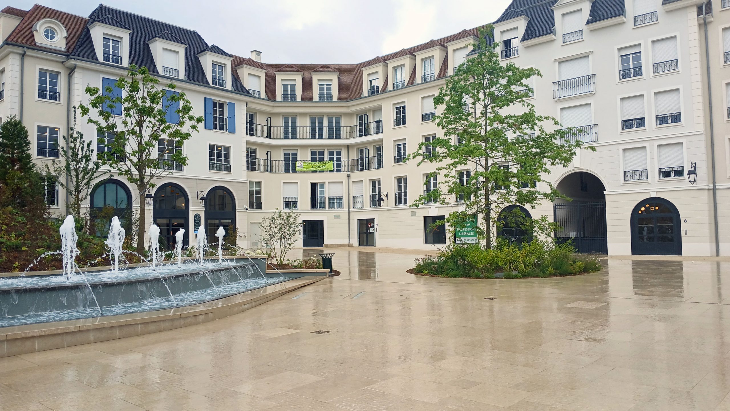 Esplanade,gare de Yerres,place urbaine,fontaine